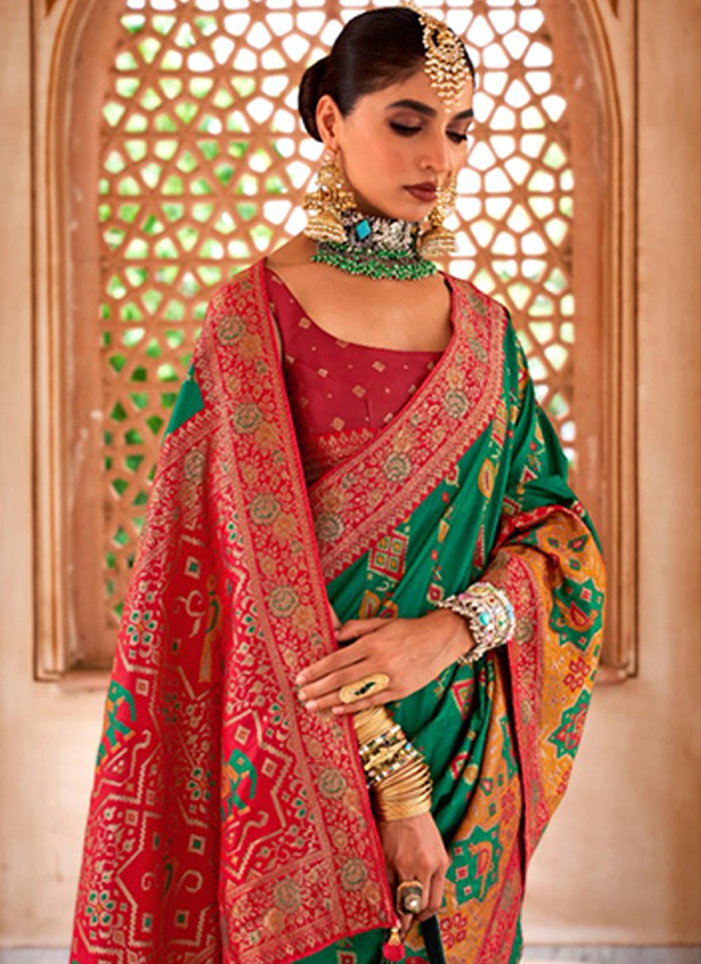 Classic Weaving Zari Banarasi Silk Saree - S6172