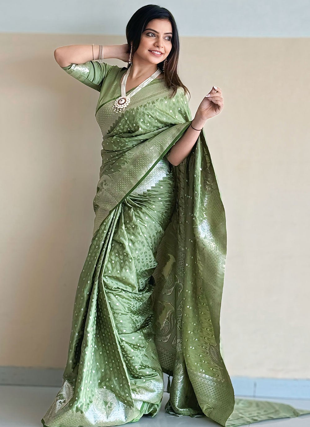 Classic Weaving Zari Banarasi Silk Saree - S8955