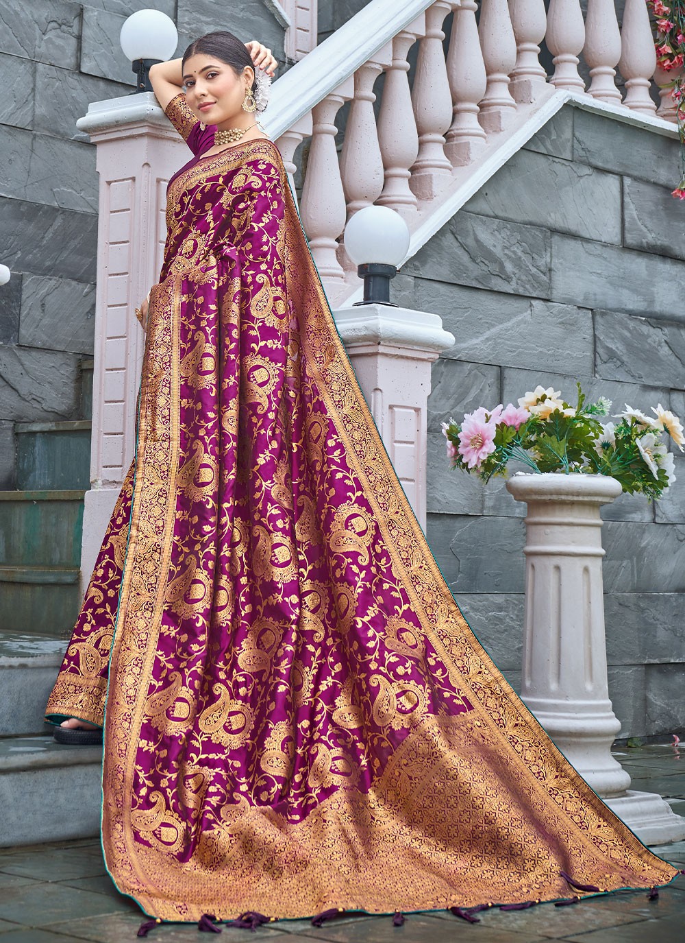 Classic Weaving Zari Banarasi Silk Saree - S1652