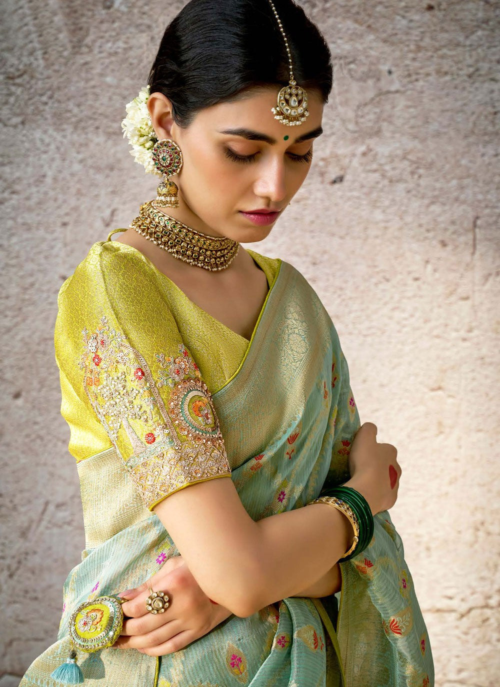 Classic Thread Banarasi Silk Saree - S8785