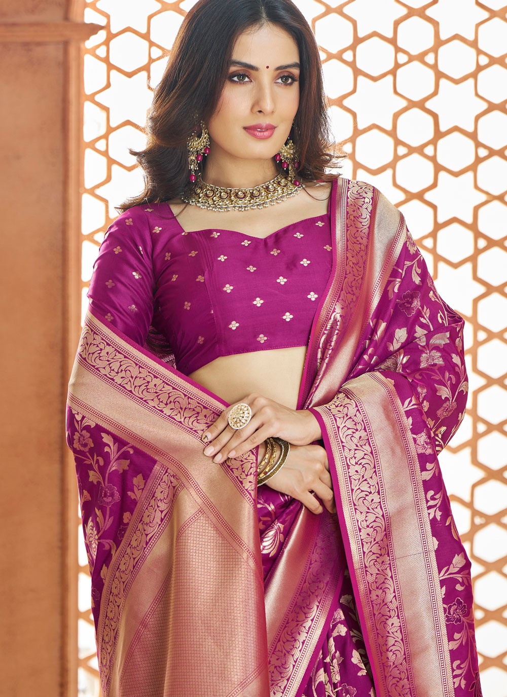 Classic Weaving Zari Banarasi Silk Saree - S8286