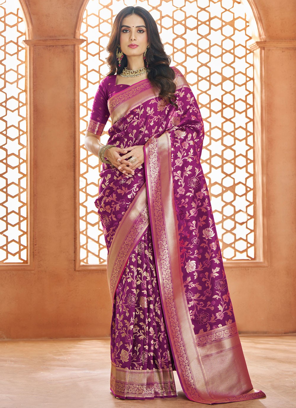 Classic Weaving Zari Banarasi Silk Saree - S8286