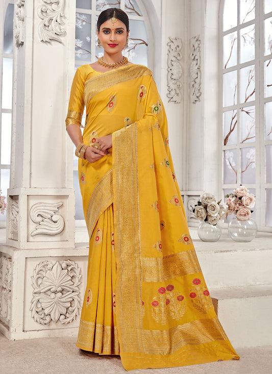 Classic Weaving Zari Banarasi Silk Saree - S1543