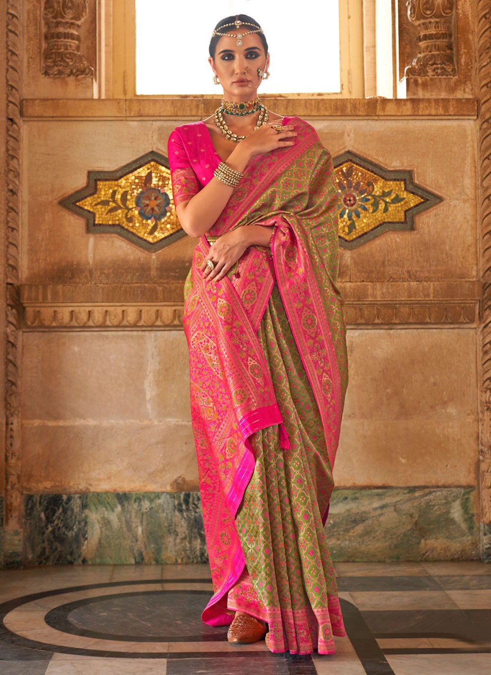 Trendy Weaving Zari Banarasi Silk Saree - S4770