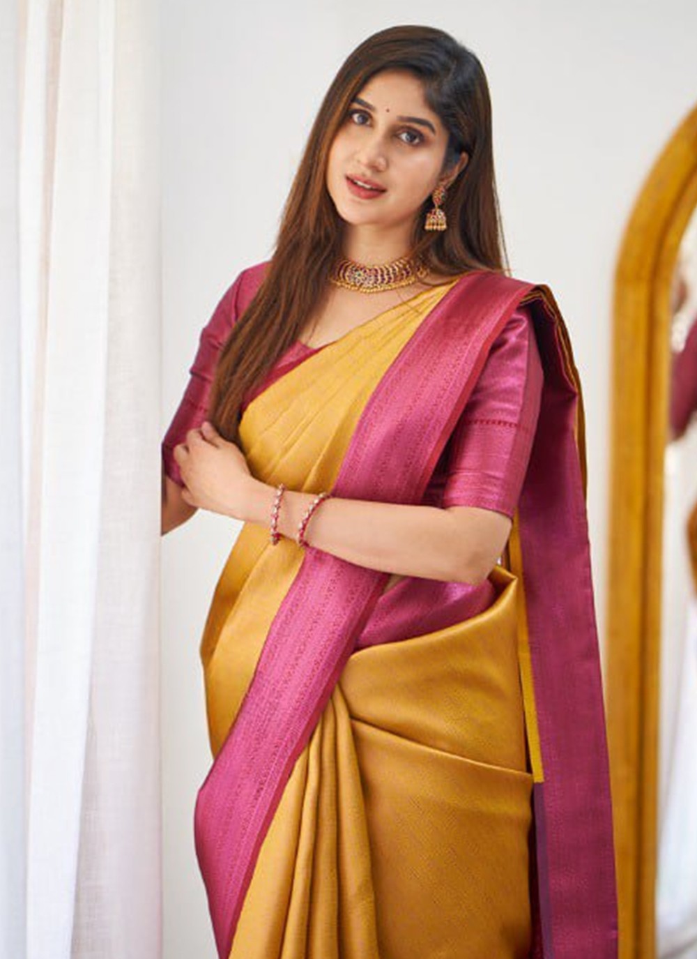 Trendy Woven Banarasi Silk Saree - S5140