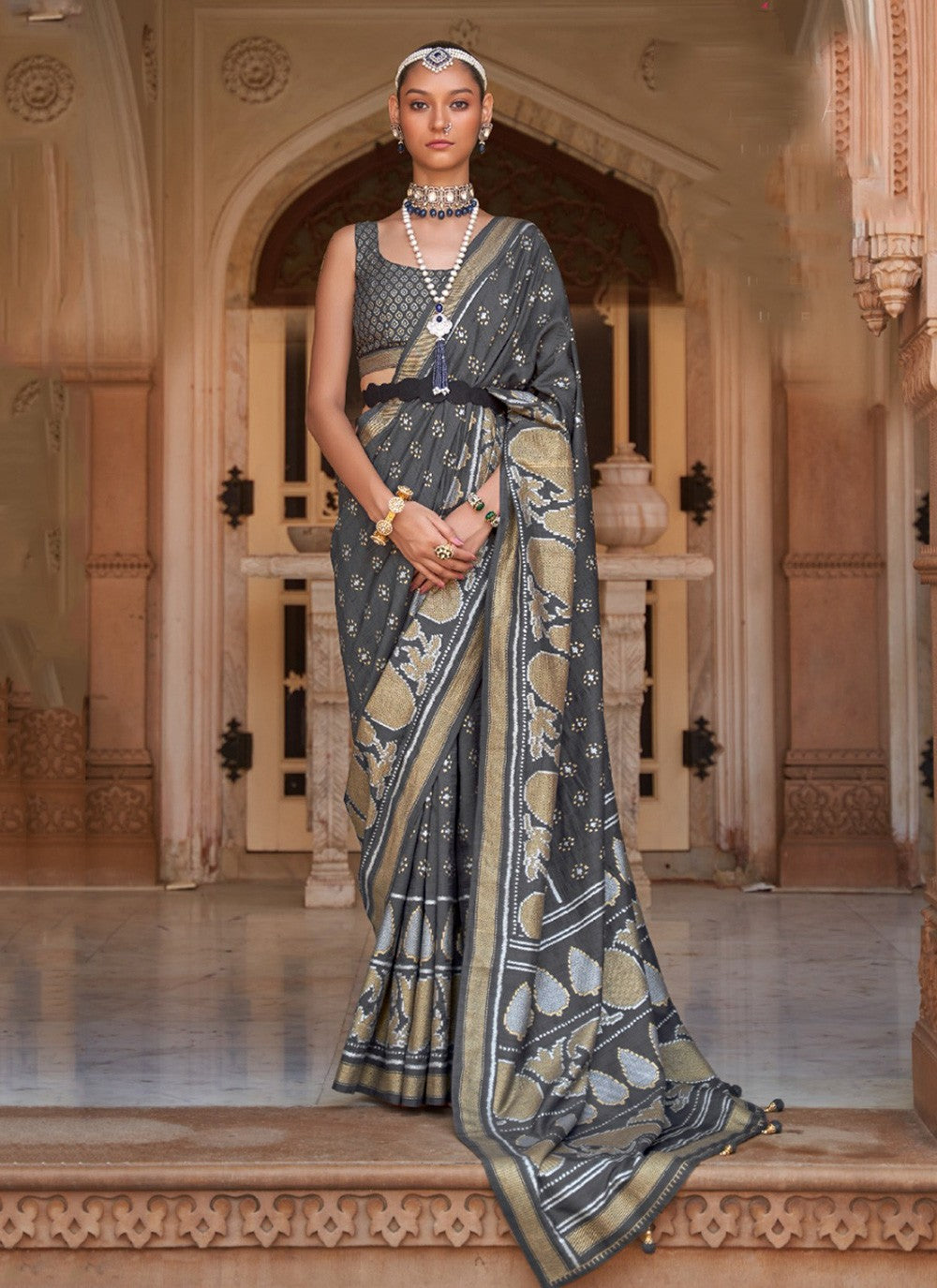 Classic Woven Banarasi Silk Saree - S3230