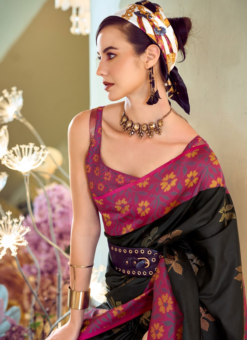 Trendy Weaving Zari Silk Black Saree - S11430