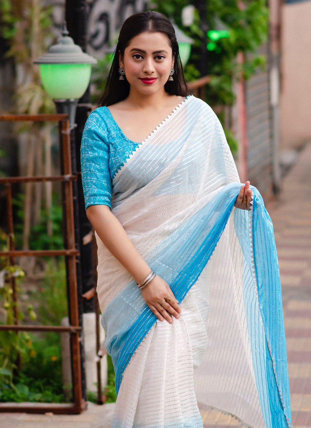 Trendy Embroidered Linen Saree - S5812