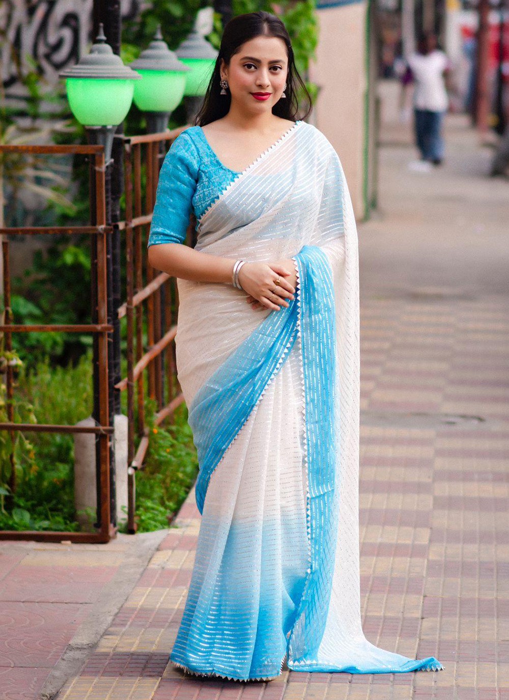 Trendy Embroidered Linen Saree - S5812