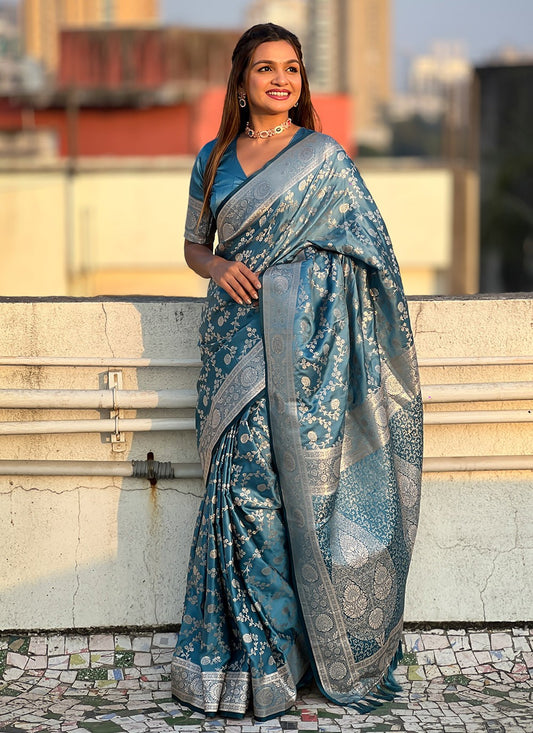 Traditional Woven Banarasi Silk Saree - S10347