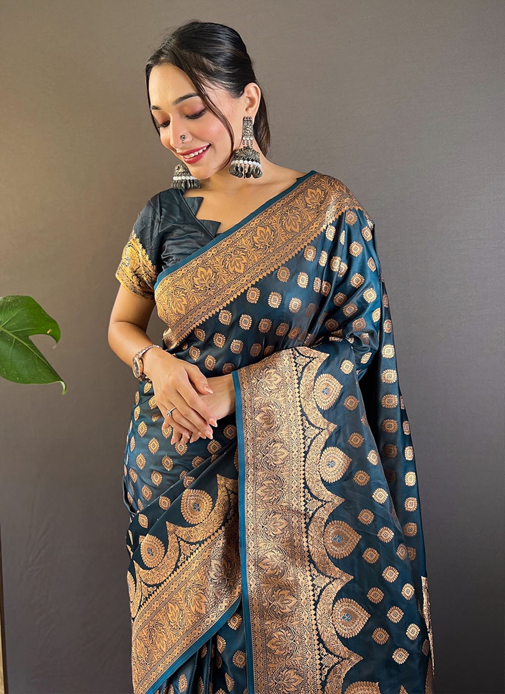 Classic Weaving Zari Banarasi Silk, Satin Saree - S8313