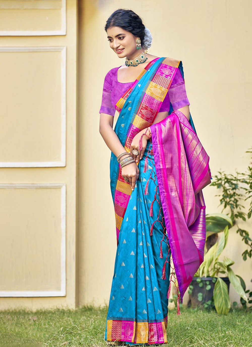 Contemporary Woven Silk Saree - S9829