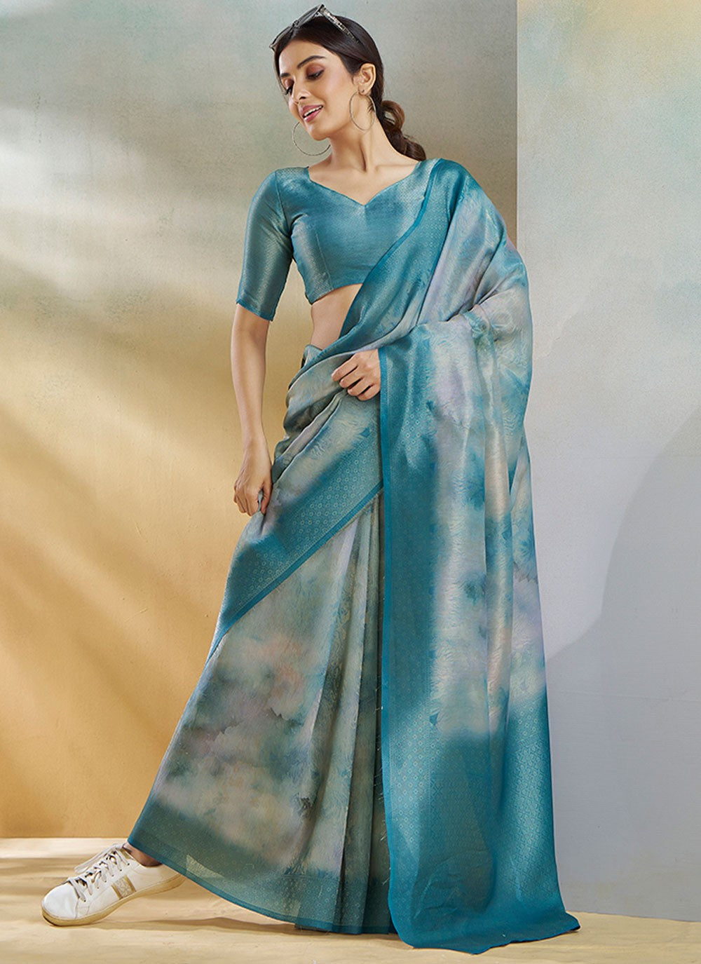 Classic Weaving Zari Handloom Silk Saree - S8913