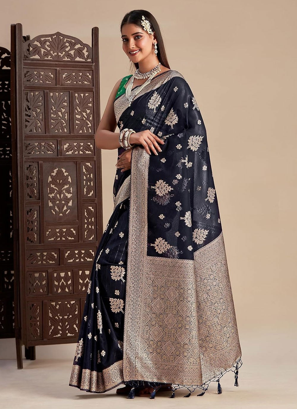 Trendy Woven Kanjivaram Silk Saree - S5008