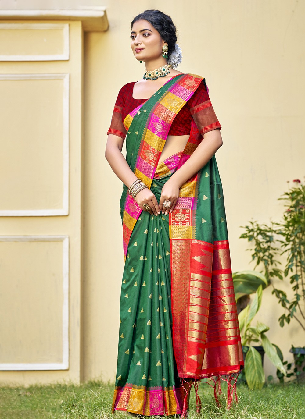 Contemporary Woven Silk Saree - S9829