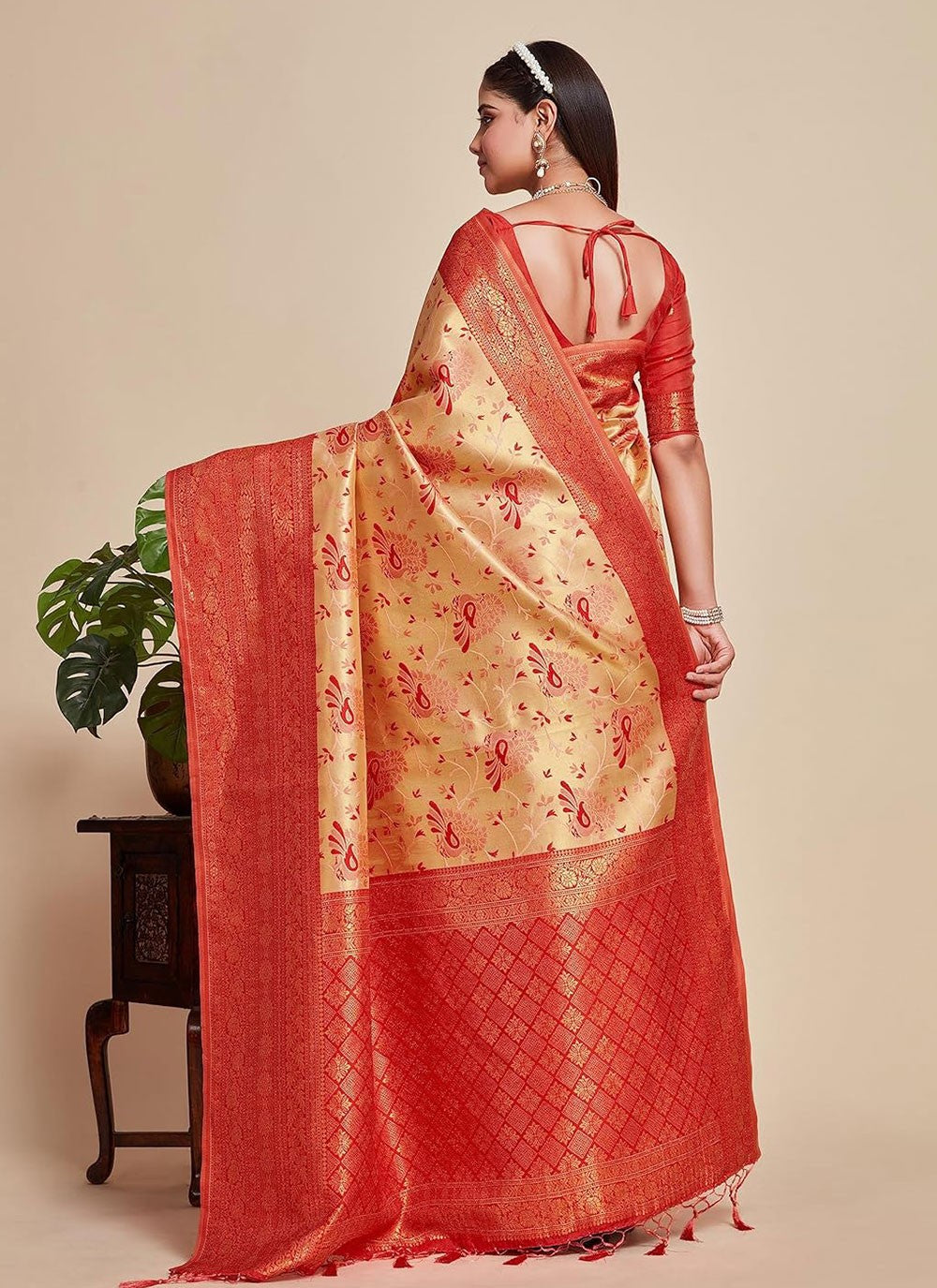 Trendy Woven Kanjivaram Silk Saree - S5008