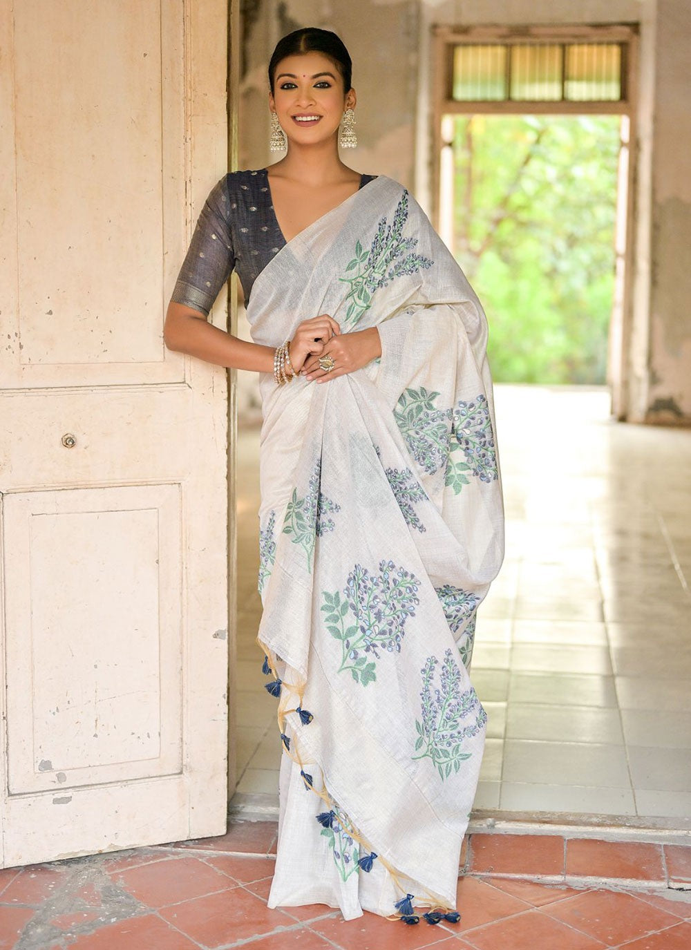 Trendy Woven Cotton Saree - S4887