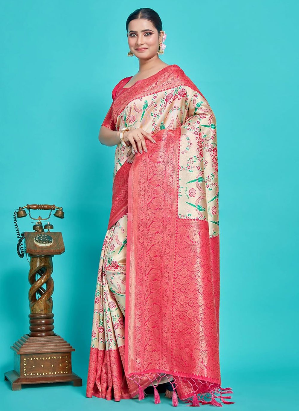 Trendy Woven Kanjivaram Silk Saree - S5008