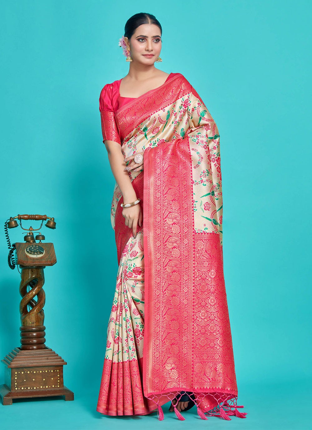 Trendy Woven Kanjivaram Silk Saree - S5008