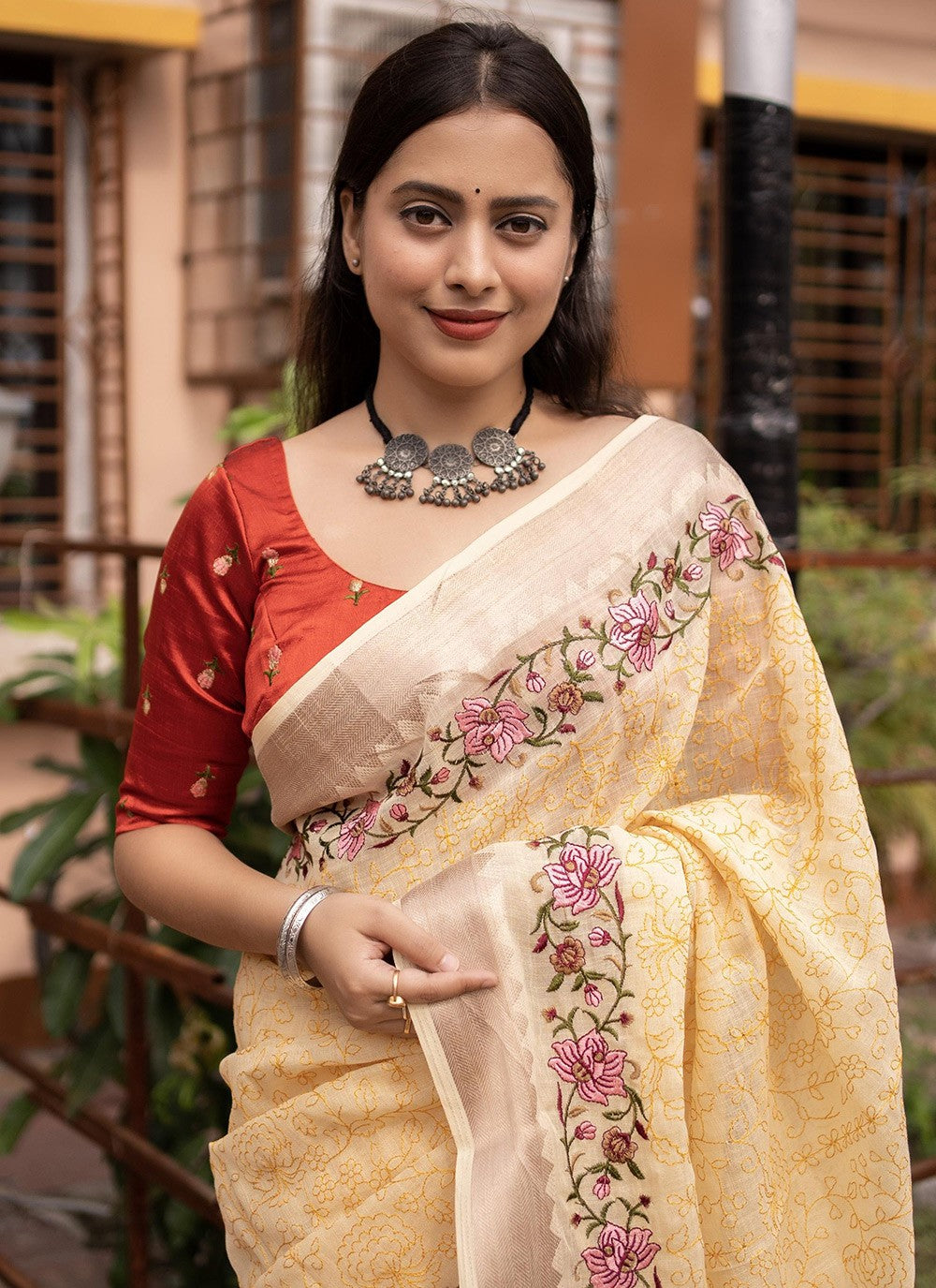 Trendy Embroidered Linen Saree - S5812