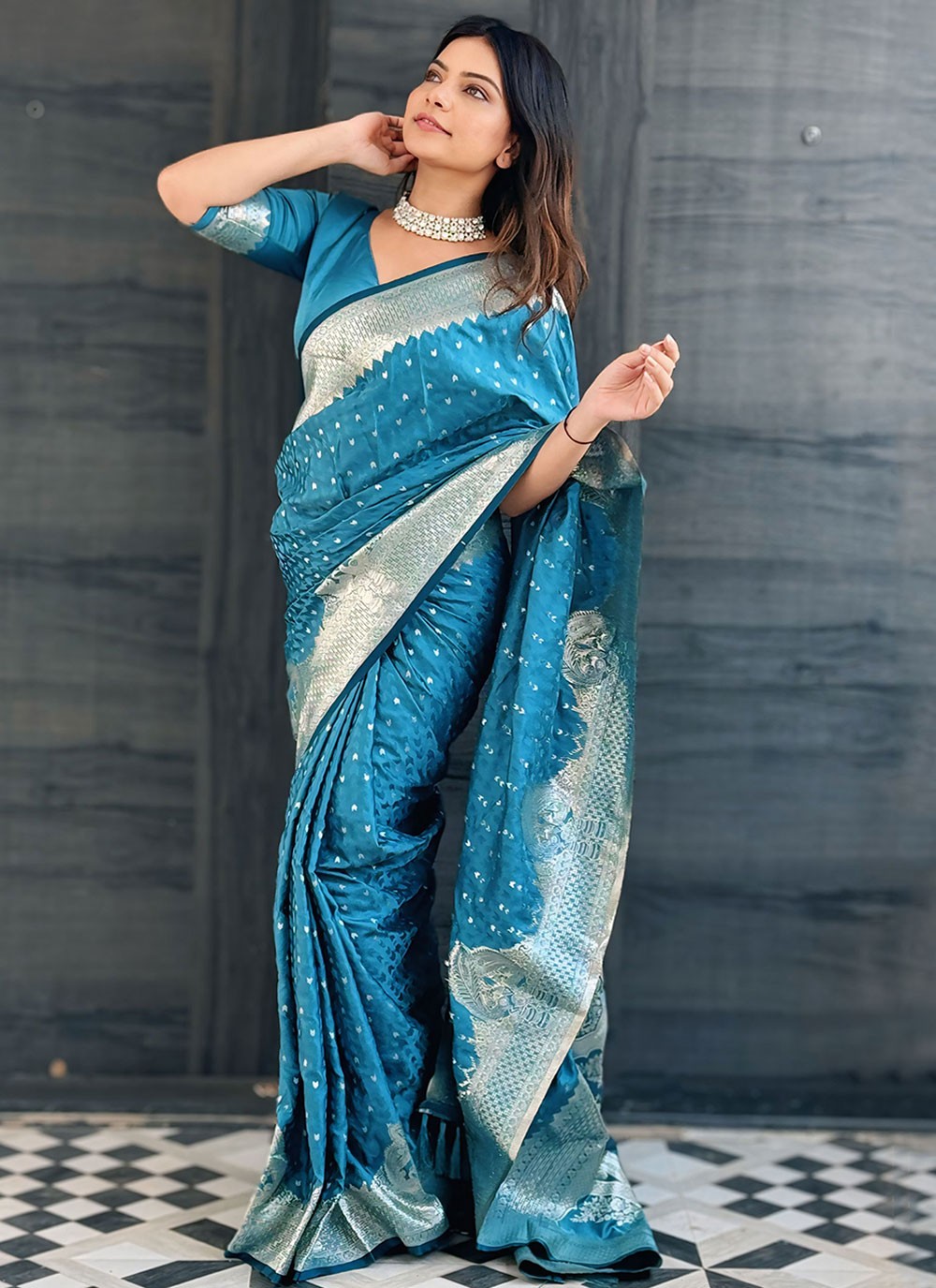 Classic Weaving Zari Banarasi Silk Saree - S8955