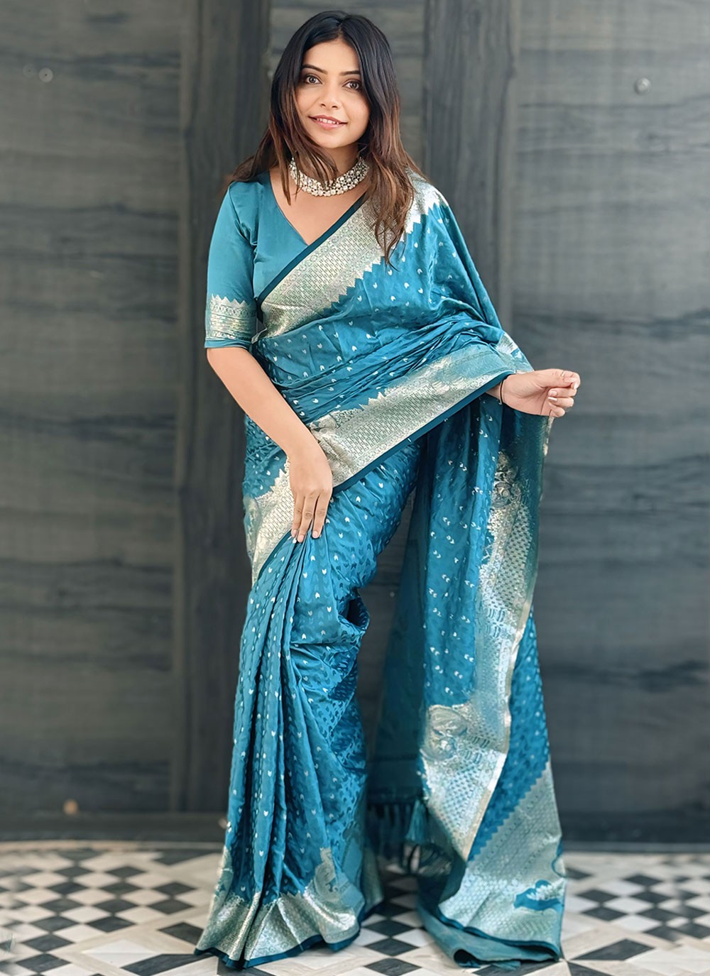 Classic Weaving Zari Banarasi Silk Saree - S8955