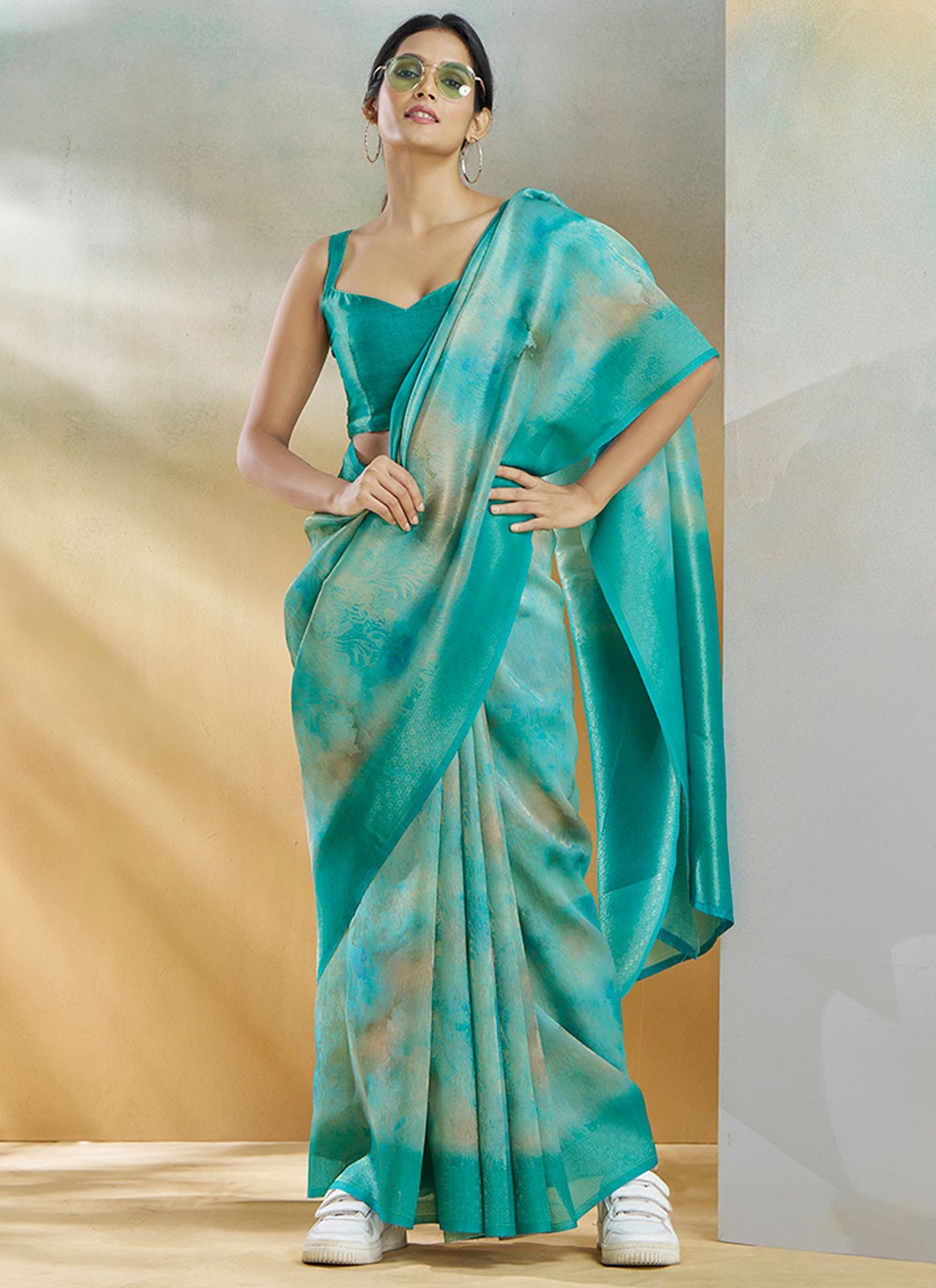 Classic Weaving Zari Handloom Silk Saree - S8913