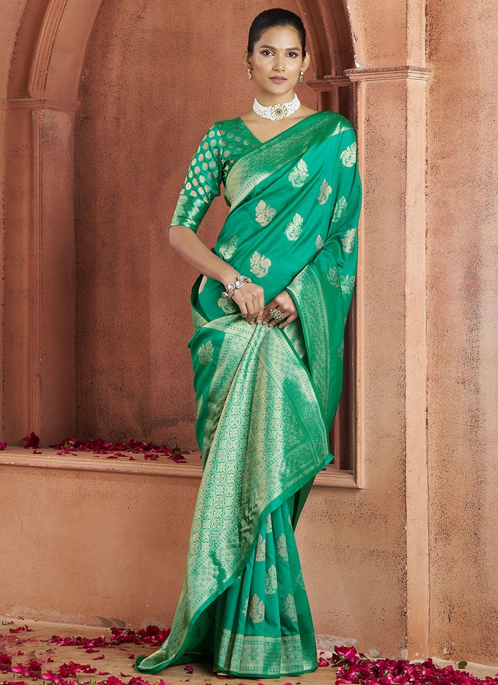 Classic Weaving Zari Banarasi Silk Saree - S9197