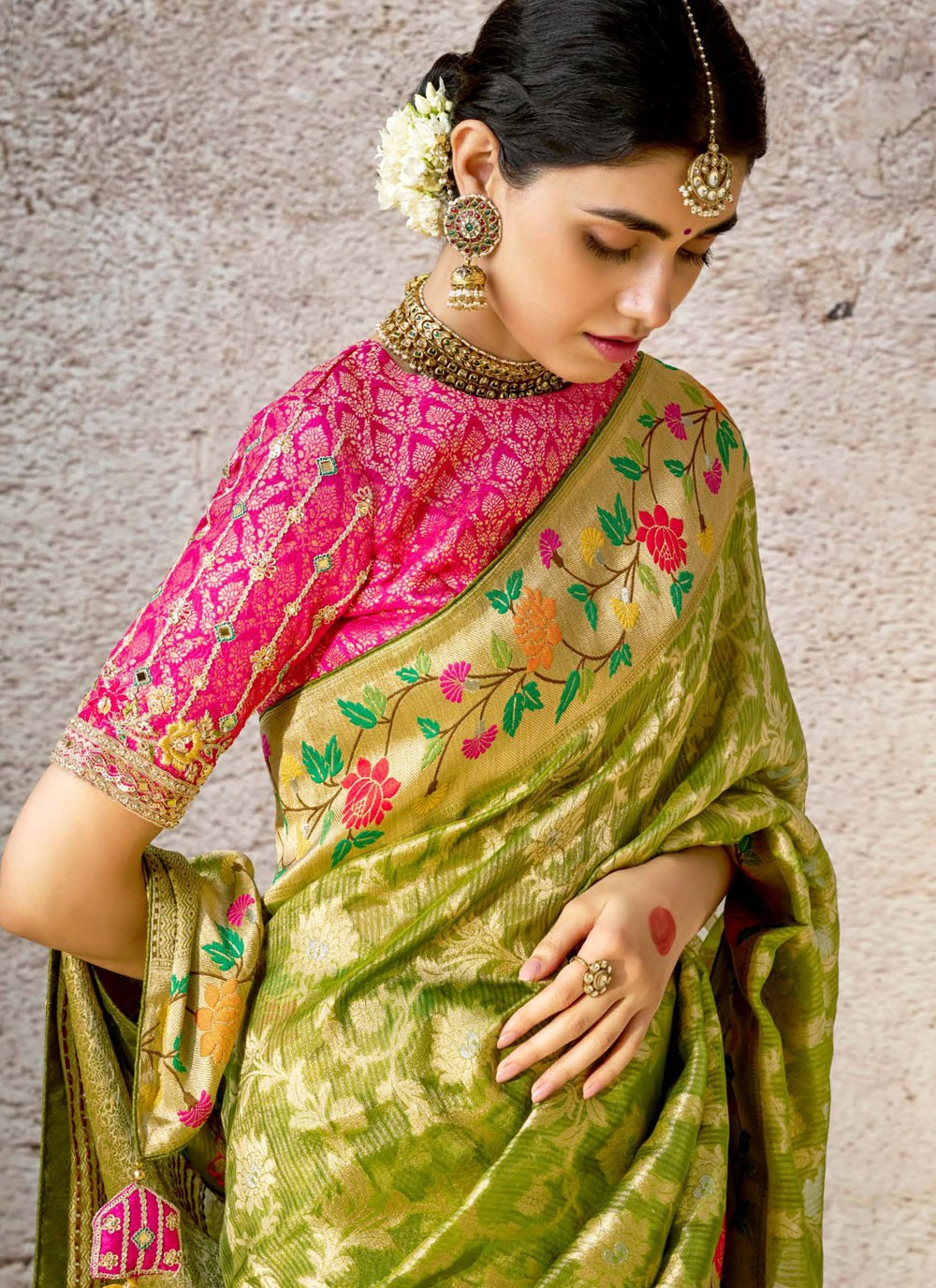 Classic Thread Banarasi Silk Saree - S8785