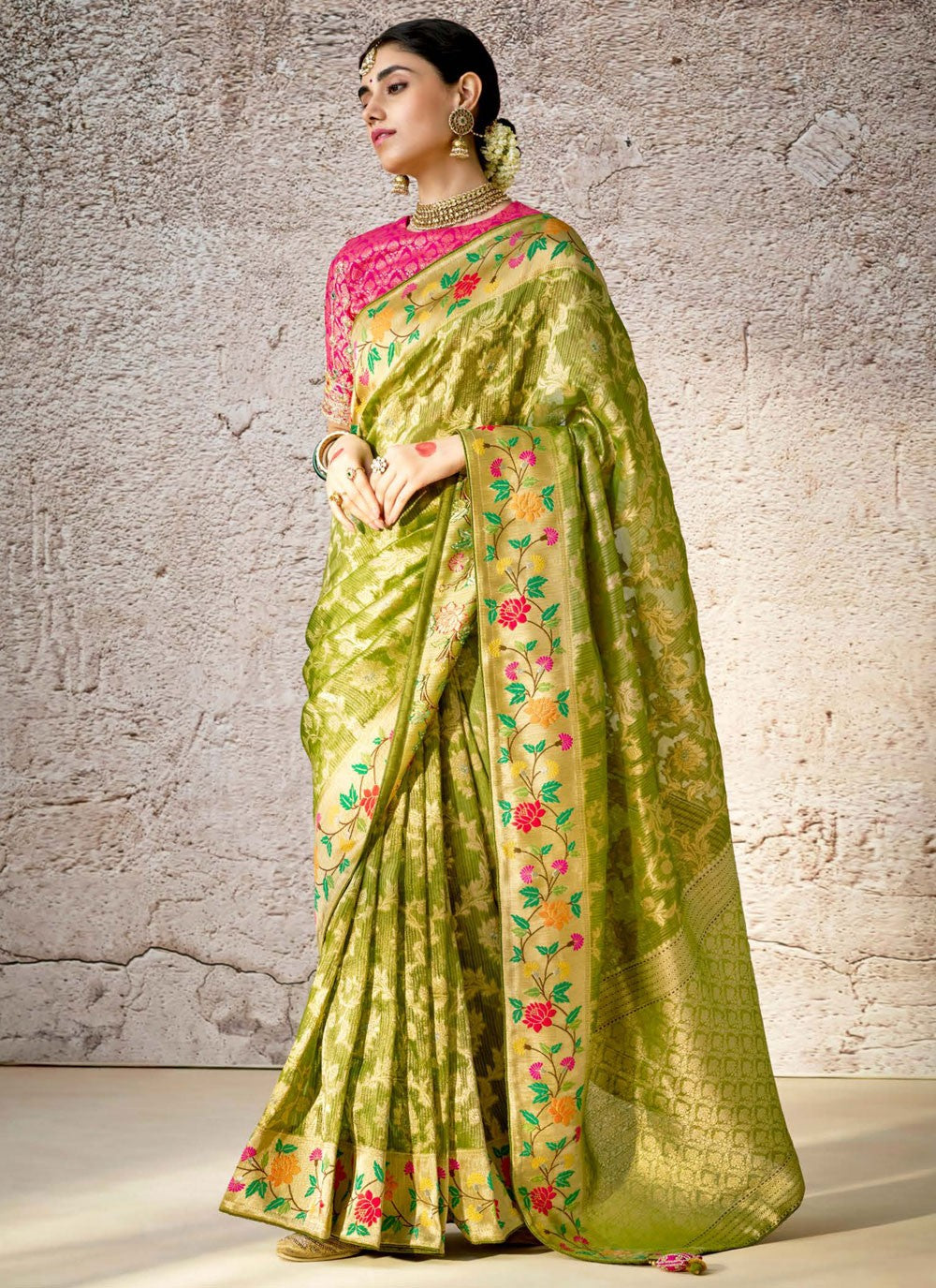 Classic Thread Banarasi Silk Saree - S8785