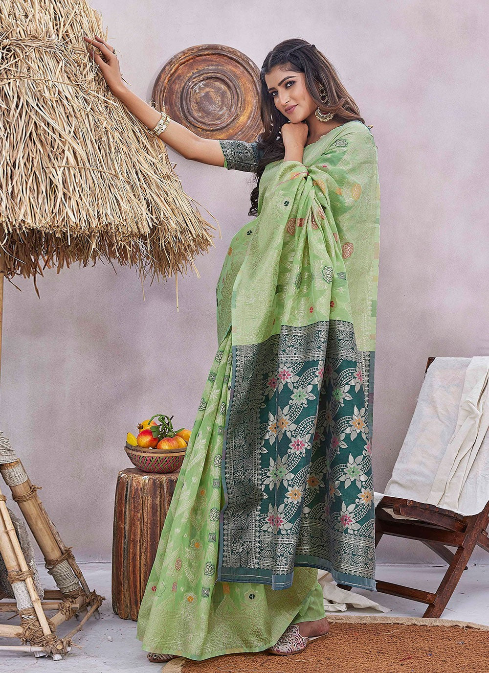 Contemporary Jacquard Work Silk Blend Saree - S9389