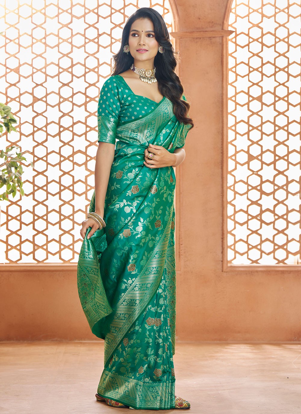 Classic Weaving Zari Banarasi Silk Saree - S8286