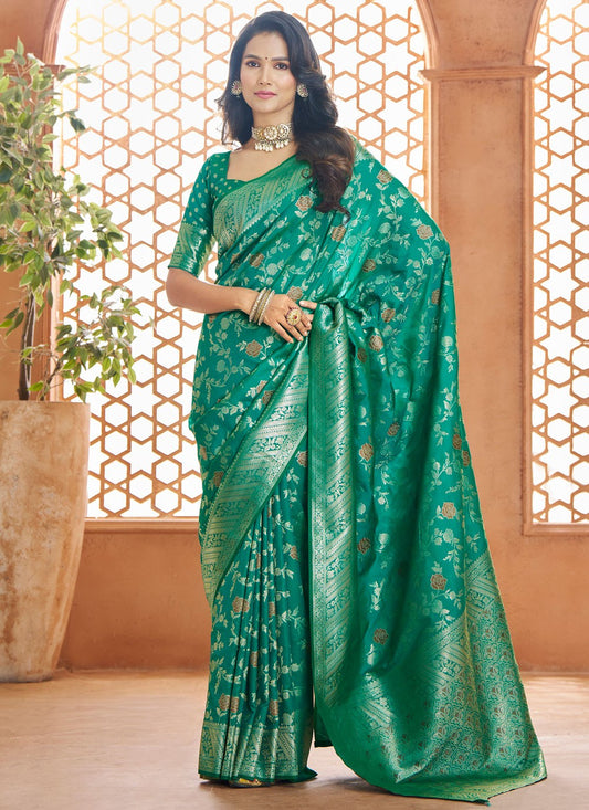 Classic Weaving Zari Banarasi Silk Saree - S8286