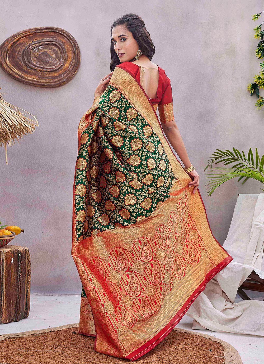 Trendy Jacquard Work Silk Blend Green Saree - S10967