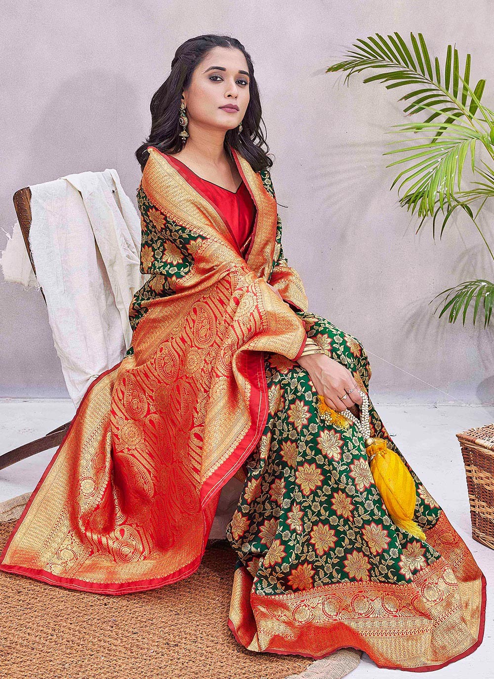 Trendy Jacquard Work Silk Blend Green Saree - S10967