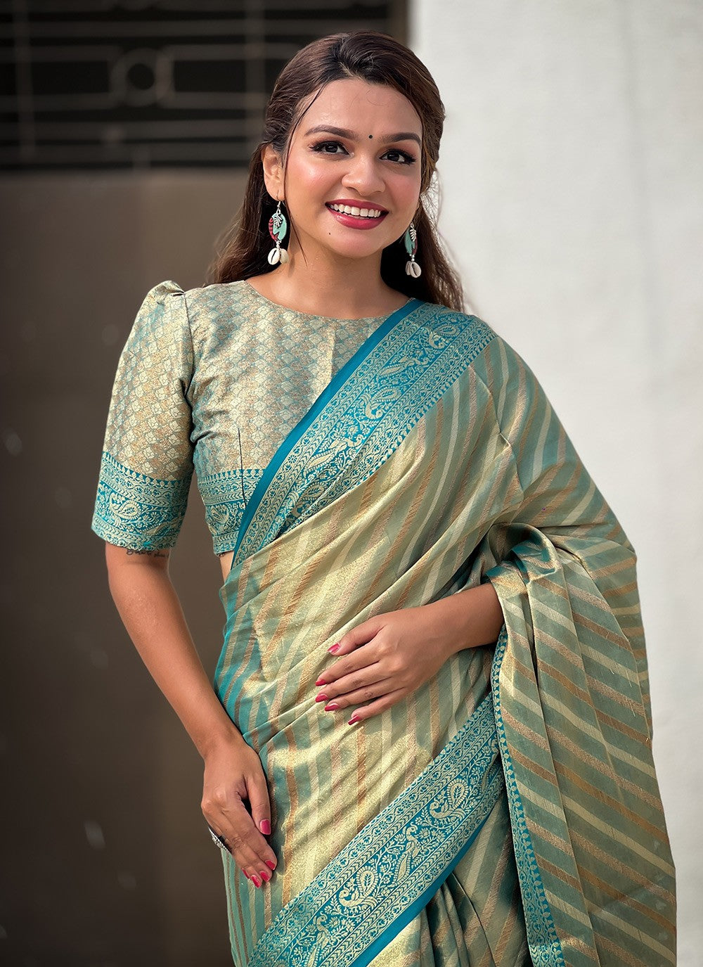 Contemporary Woven Tissue Saree - S9604