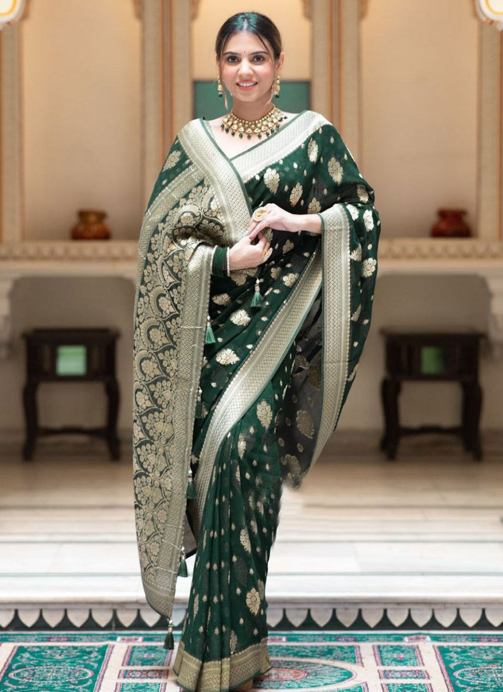 Trendy Jacquard Work Banarasi Silk Saree - S5560