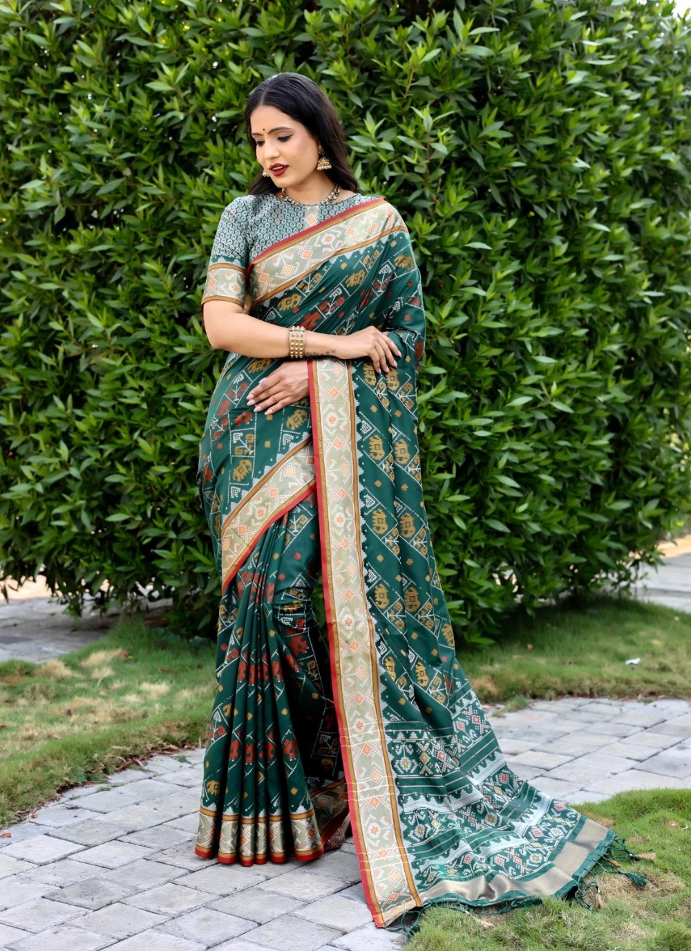 Classic Weaving Zari Patola Silk Saree - S4977