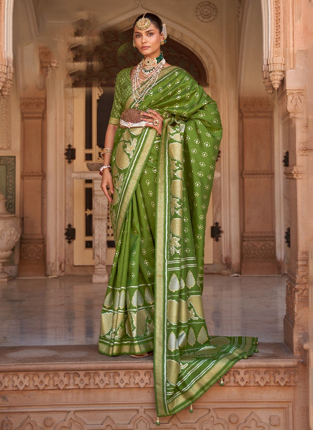 Classic Woven Banarasi Silk Saree - S3230