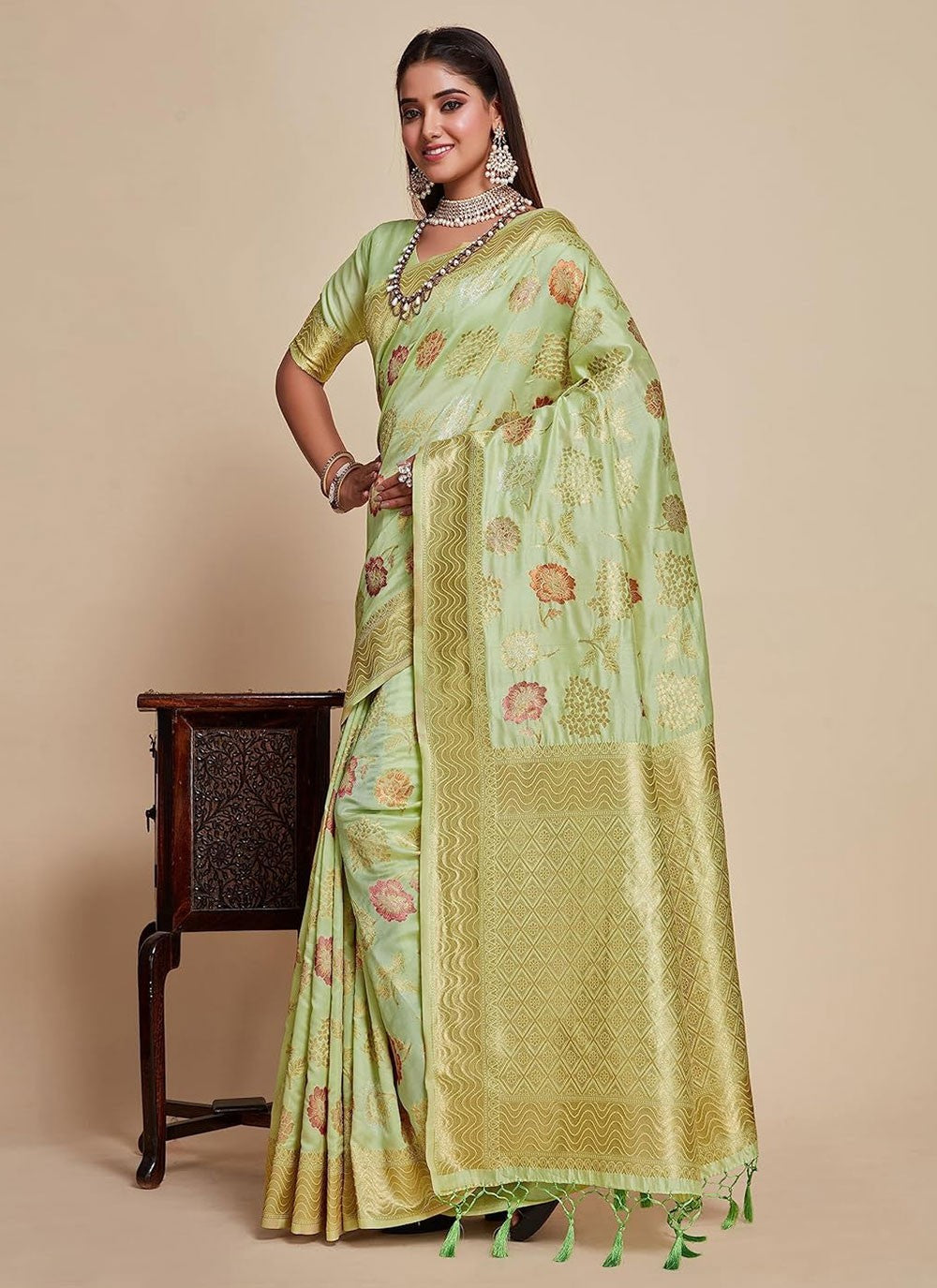 Trendy Woven Kanjivaram Silk Saree - S5008