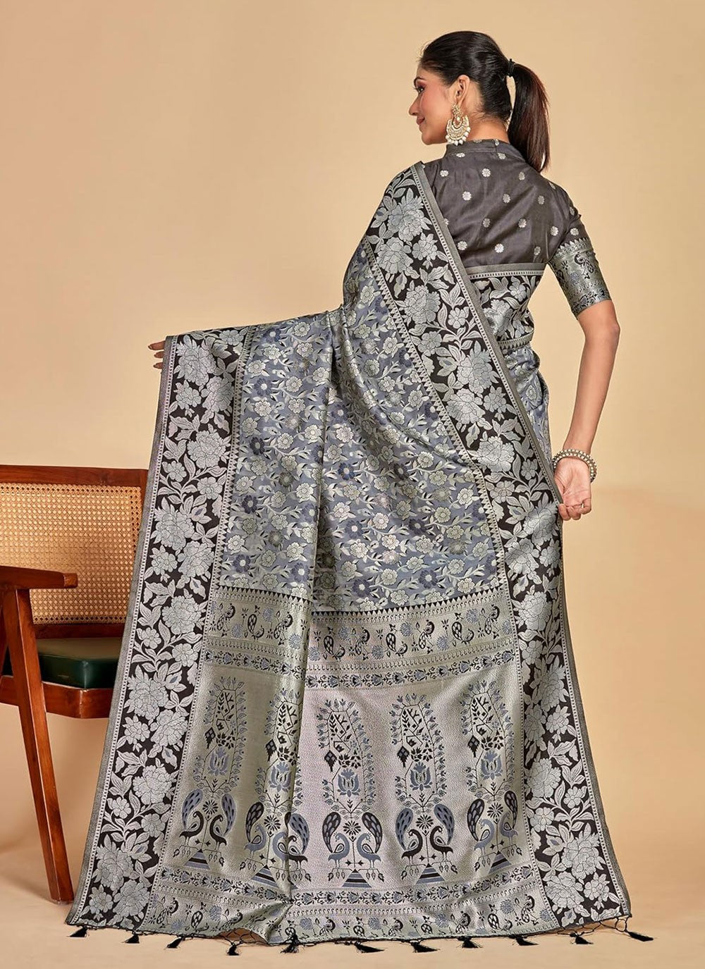 Trendy Woven Kanjivaram Silk Saree - S5008