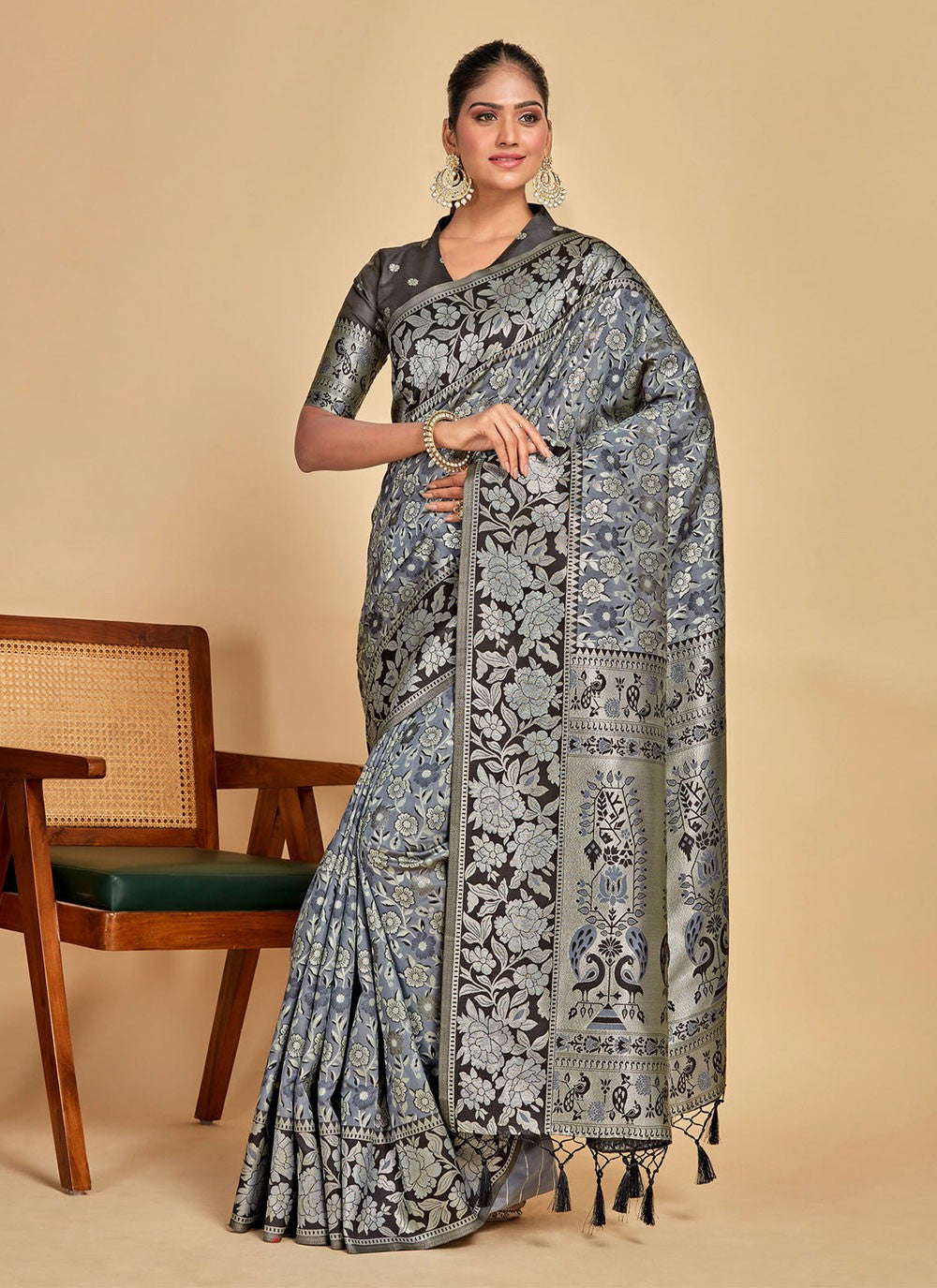 Trendy Woven Kanjivaram Silk Saree - S5008