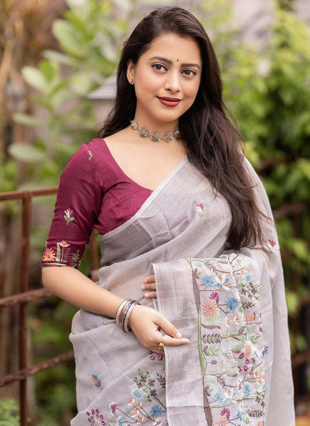 Trendy Embroidered Linen Saree - S5812