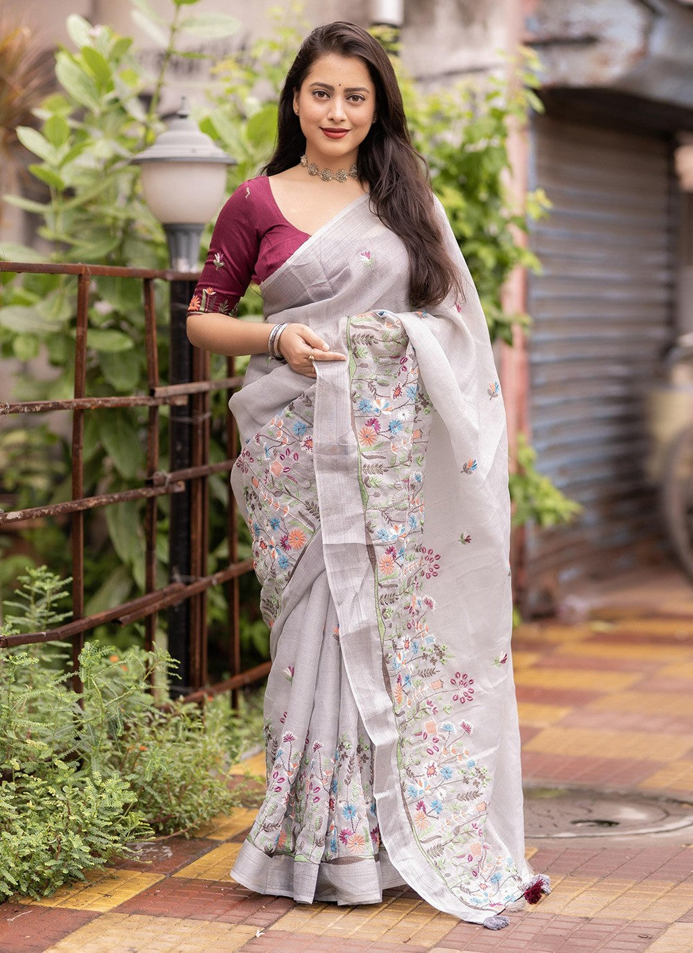 Trendy Embroidered Linen Saree - S5812