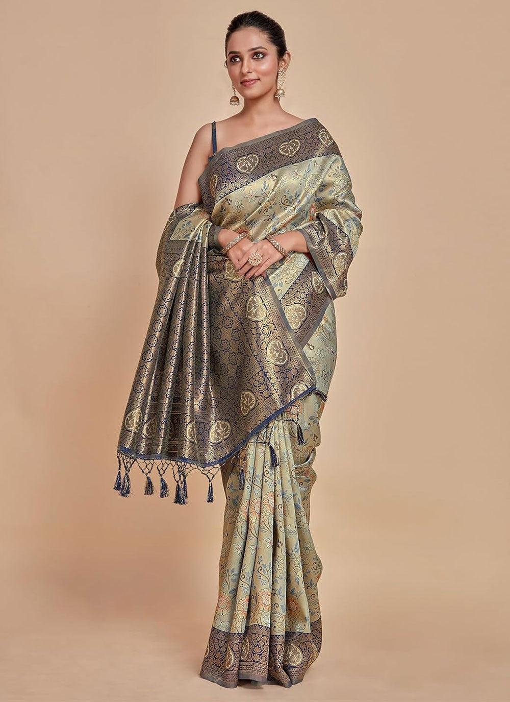 Trendy Woven Kanjivaram Silk Saree - S5008