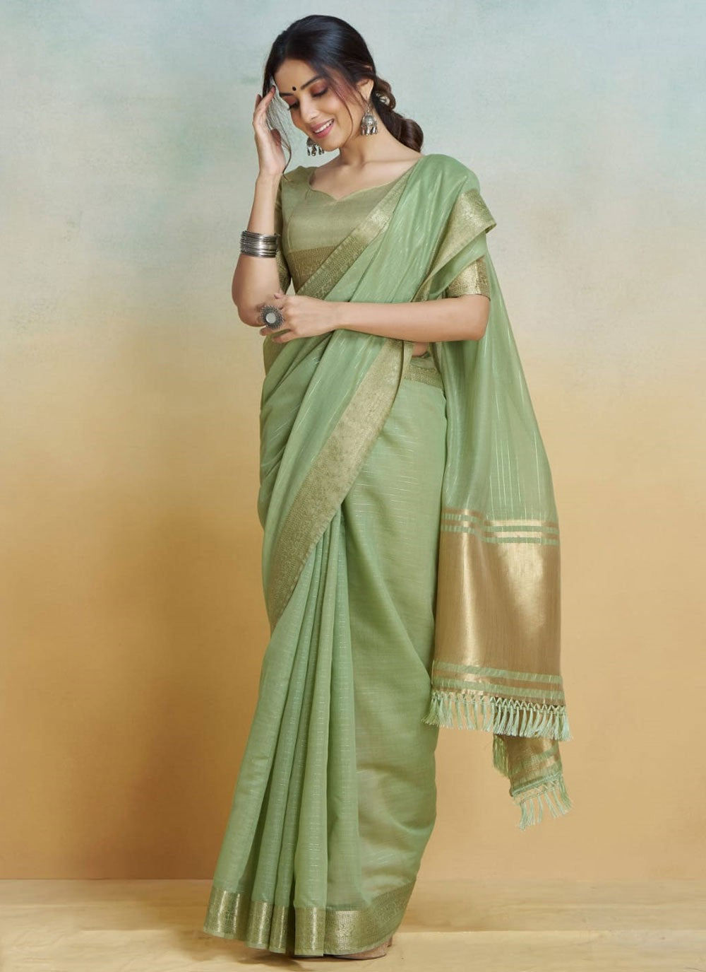 Classic Weaving Zari Handloom Silk Saree - S9497