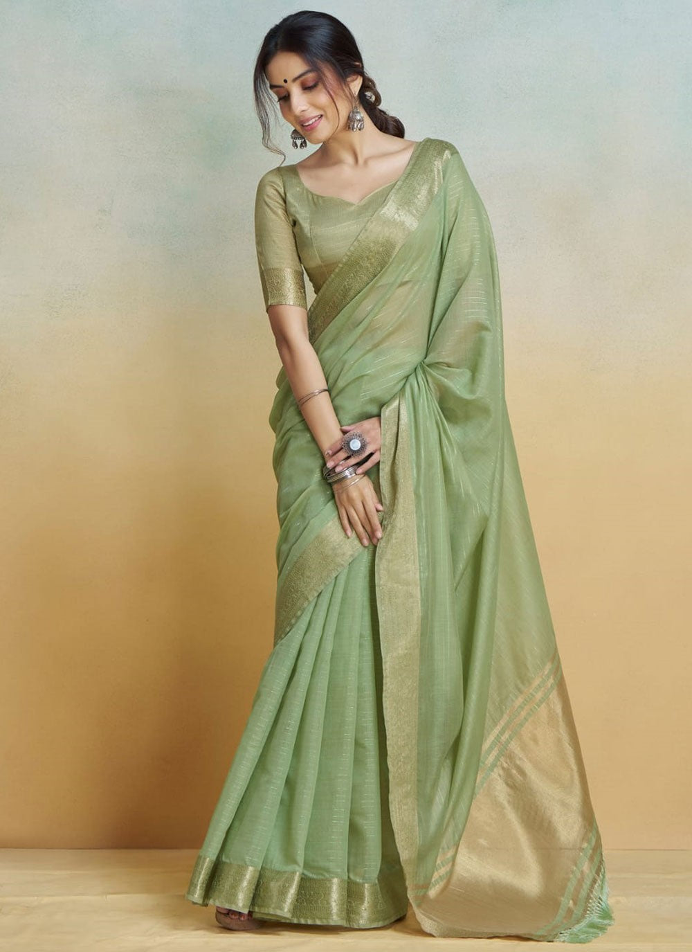 Classic Weaving Zari Handloom Silk Saree - S9497