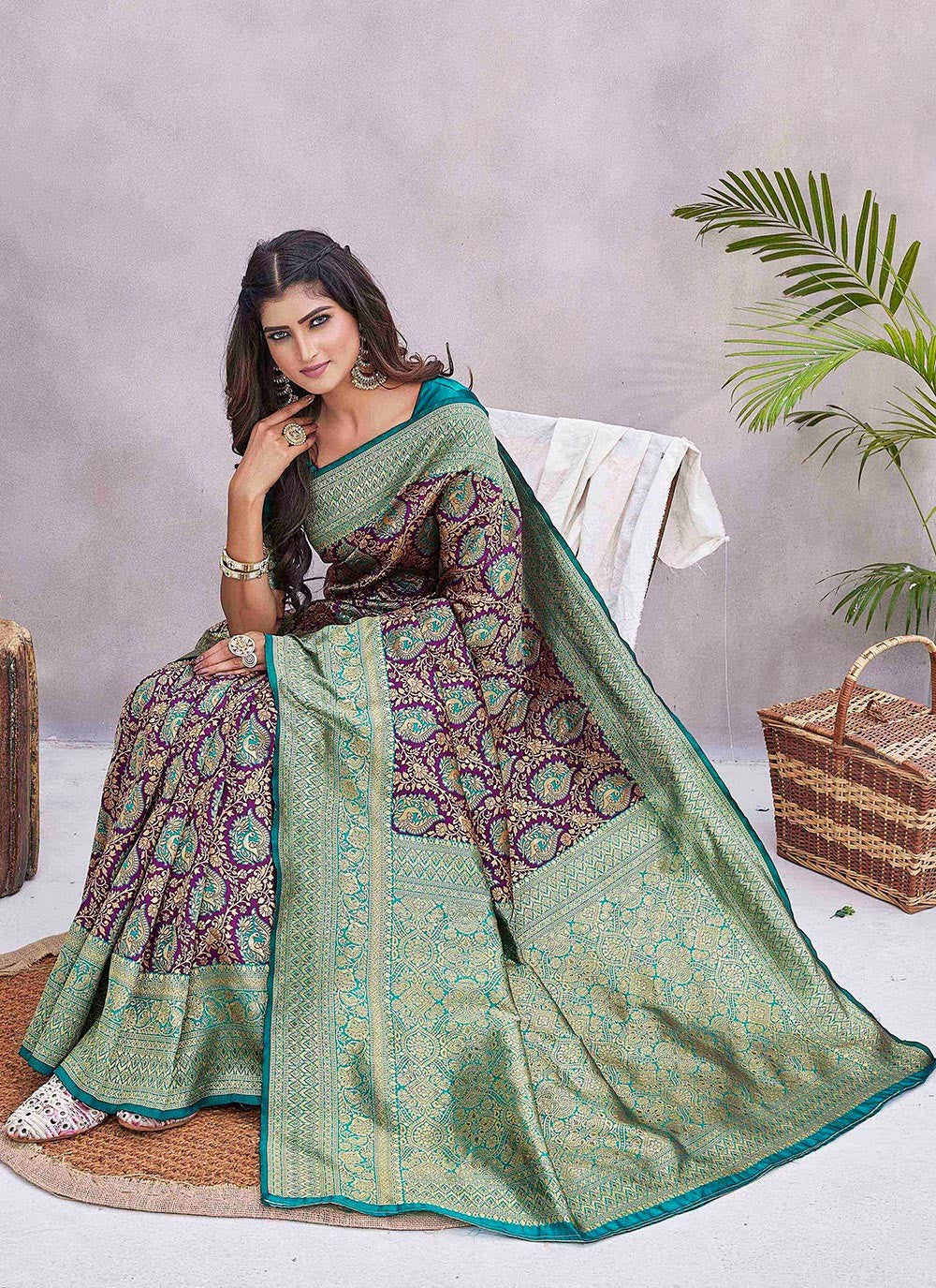 Contemporary Jacquard Work Silk Blend Saree - S9389