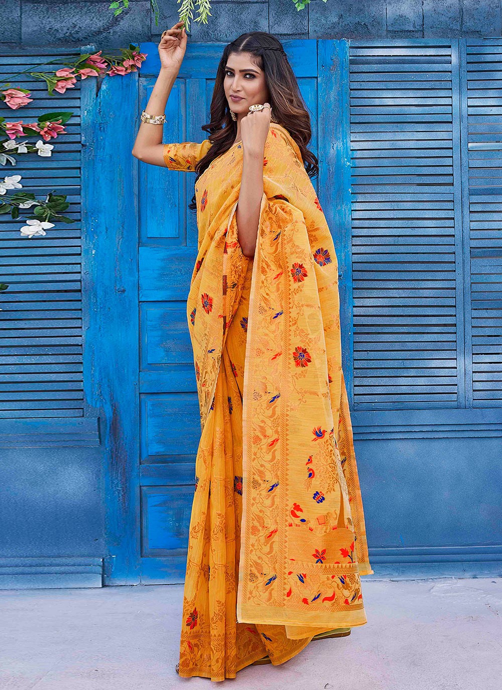 Contemporary Jacquard Work Silk Blend Saree - S9389