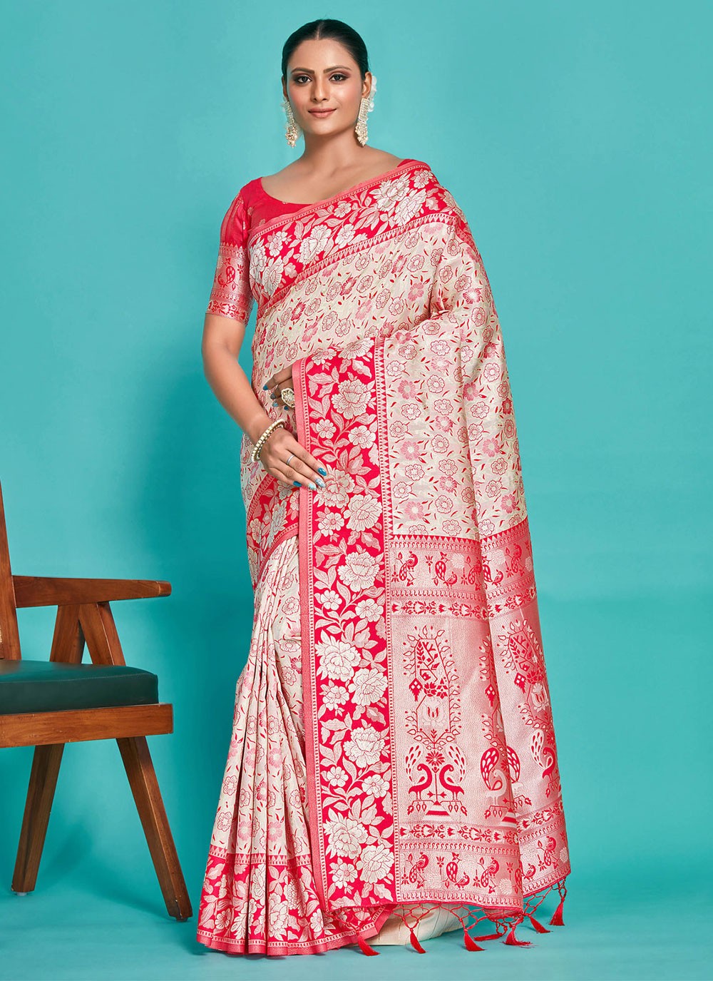 Trendy Woven Kanjivaram Silk Saree - S5008